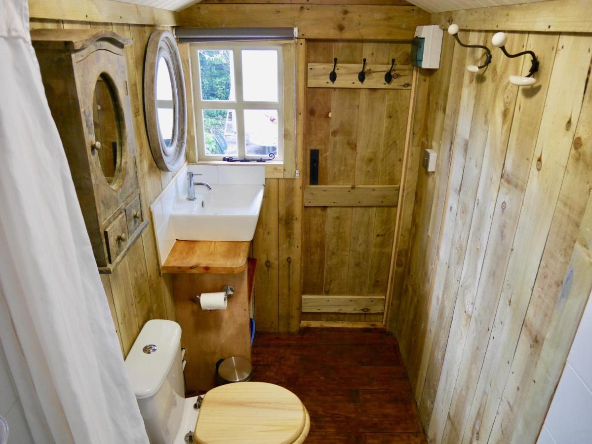 The Wayside Shepherd Hut Beaulieu Exterior photo